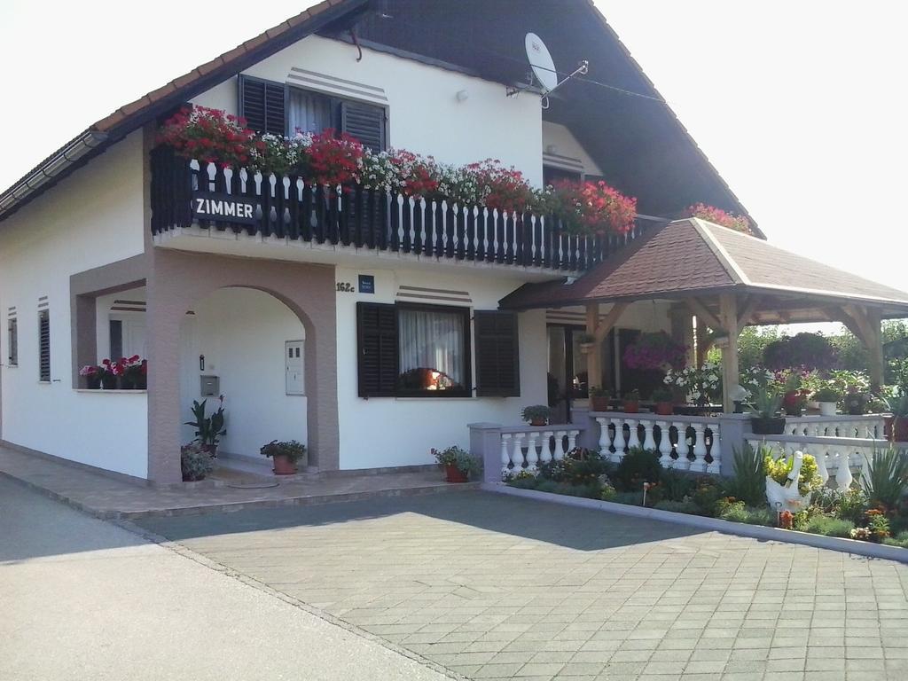 Guesthouse Tomas Catrnja Luaran gambar