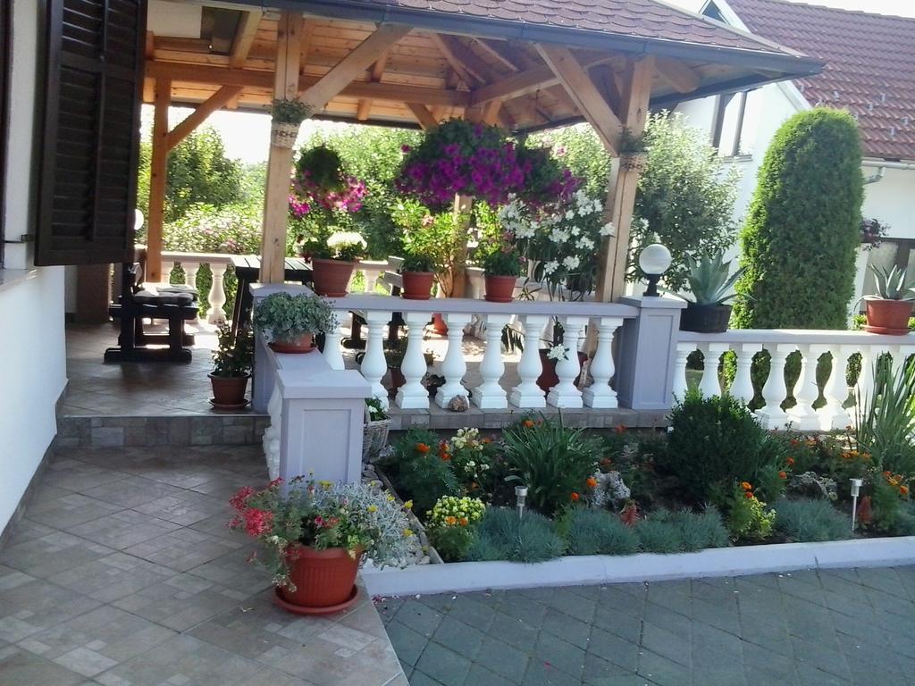 Guesthouse Tomas Catrnja Luaran gambar