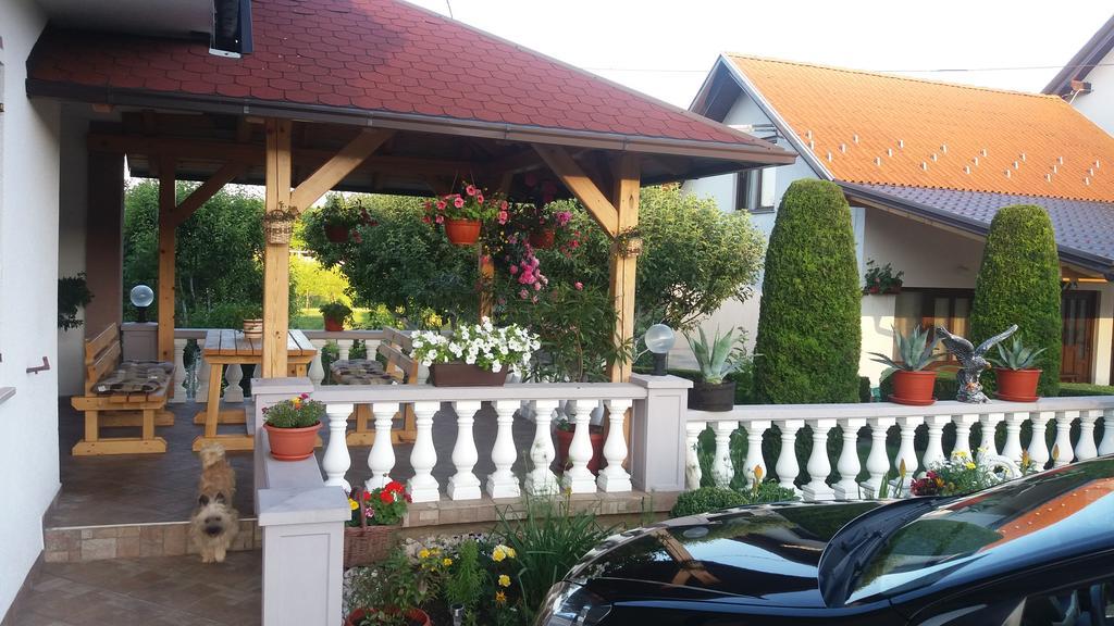 Guesthouse Tomas Catrnja Luaran gambar
