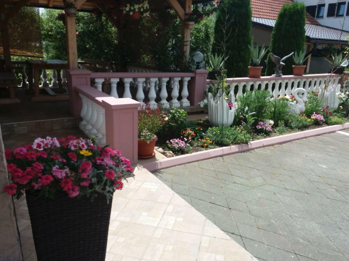 Guesthouse Tomas Catrnja Luaran gambar
