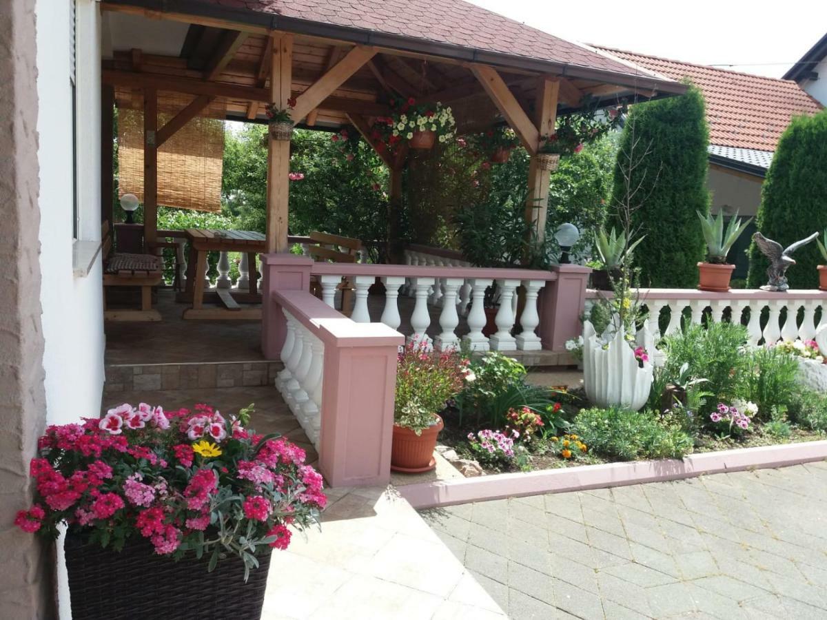 Guesthouse Tomas Catrnja Luaran gambar